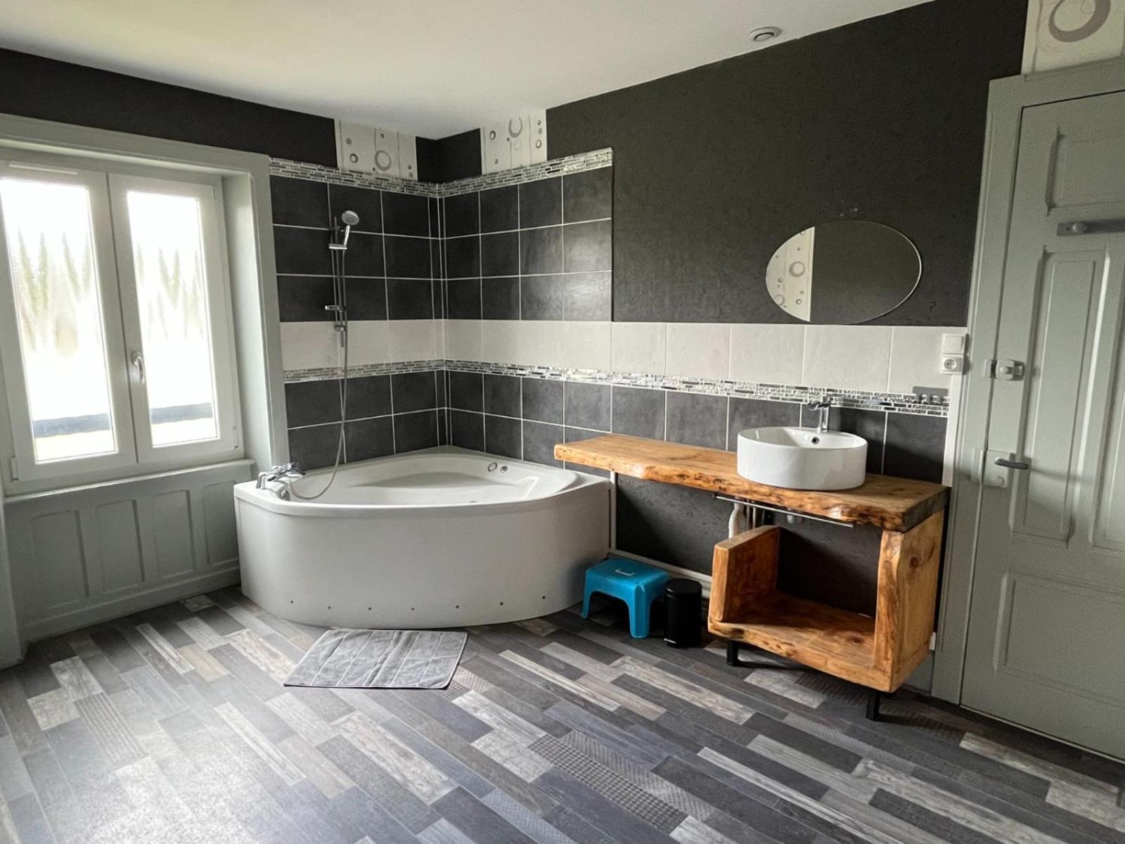 Gite 205 M2, 8Pers Piscine, Jacuzzi, Balneo Privatifs Vagney Eksteriør bilde