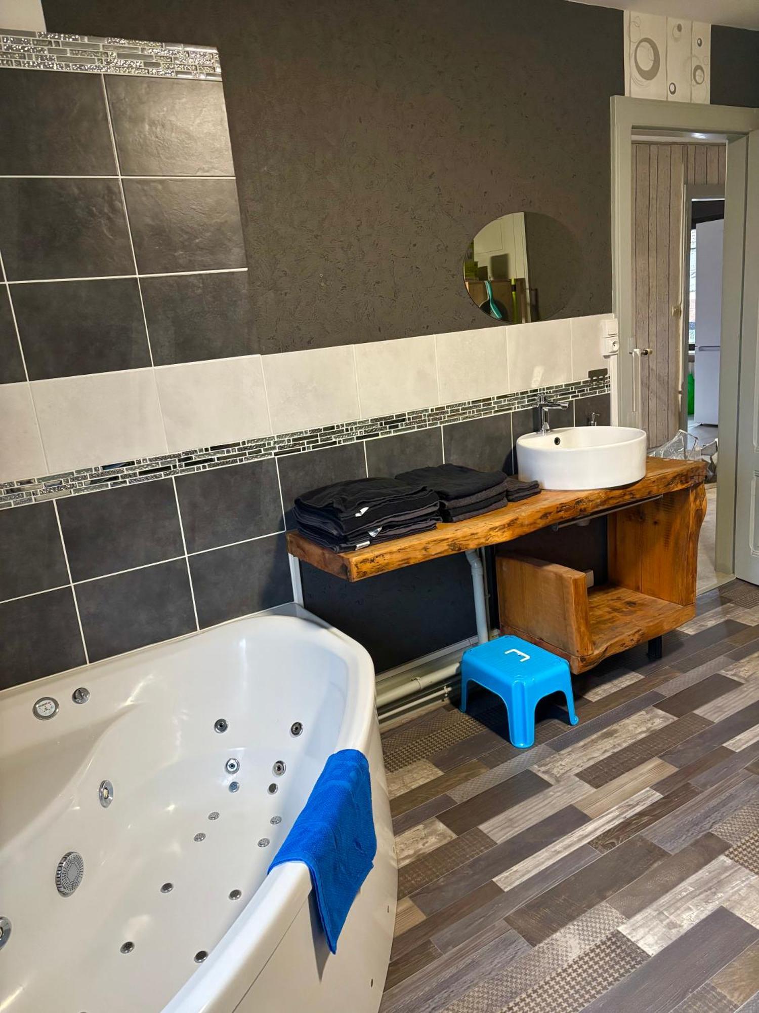 Gite 205 M2, 8Pers Piscine, Jacuzzi, Balneo Privatifs Vagney Eksteriør bilde